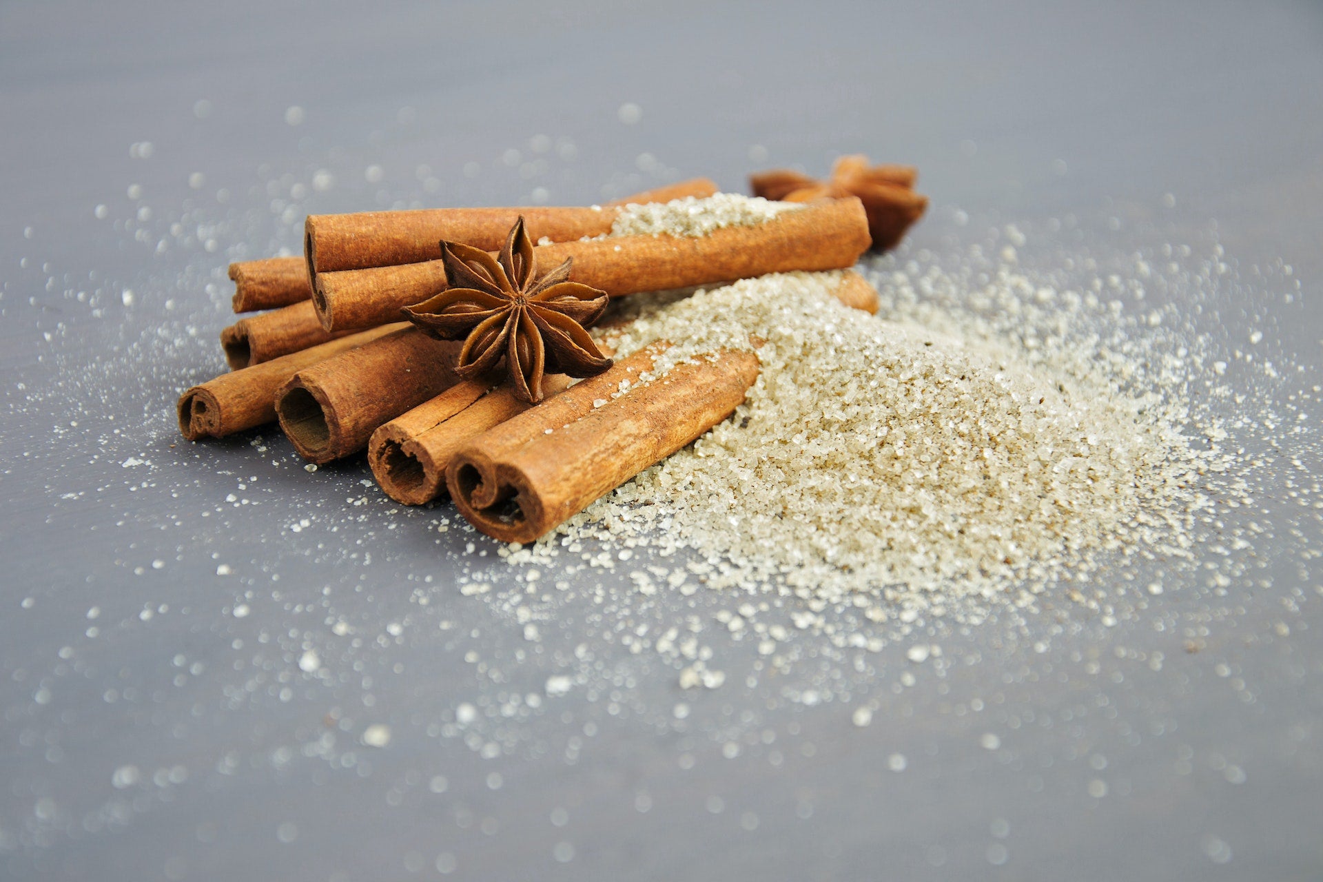 Natural sugar with cinnamon sticks